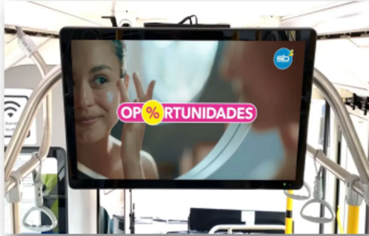 Circuito de 20 pantallas en Microbuses - Spot doble impacto - Temuco