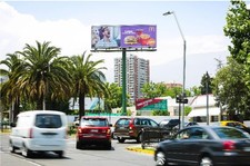 PRISMA ESPECTACULAR Caletera Kennedy y Gilberto Fuenzalida frente mall Alto Las Condes