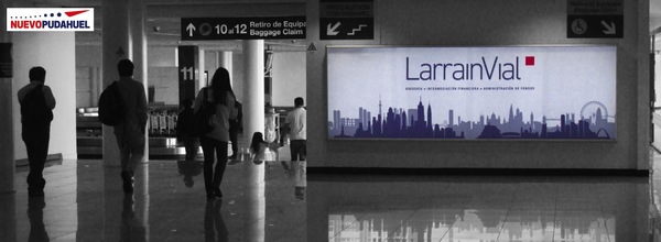 Foto de Caja De Luz, Llegada - Aeropuerto Santiago