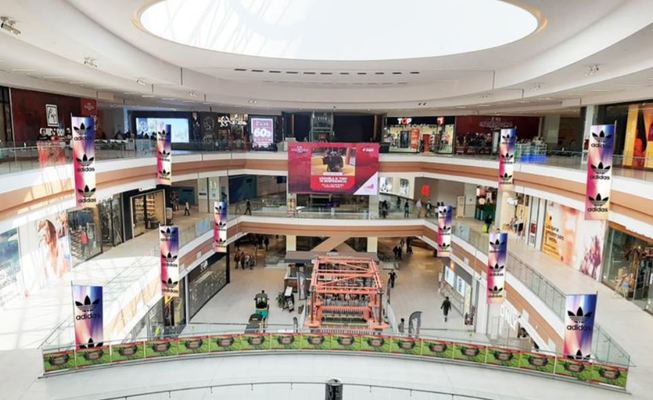 Foto de Mall Independencia -12 Colgantes XL Plaza Central Nivel 1 y 2