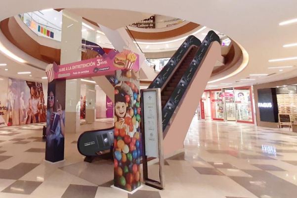 Foto de Mall Independencia - 2 Escaleras Pasillo Principal Nivel 1 al 2 Sector Corona - GMO- Opticas Schilling
