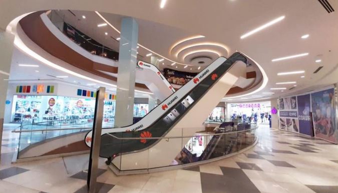 Foto de Mall Independencia - 2 Escaleras Pasillo Principal Nivel 2 al 3 Sector Fashions Park 