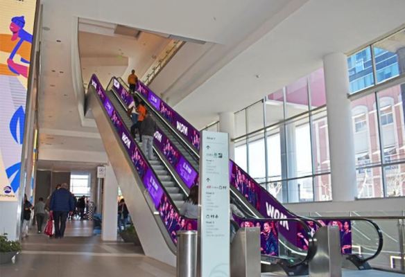 Foto de Escaleras pasillo central Sector Zara- H&M desde Nivel 1 al 2 