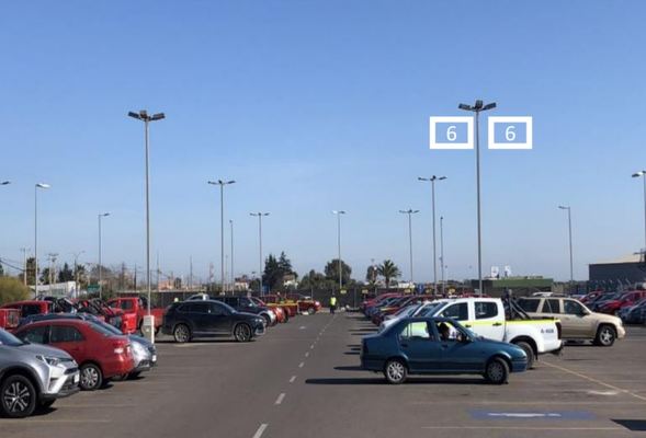 Foto de Banderas simples o dobles, Cara simple o doble / Sector exterior estacionamiento - Aeropuerto La Serena