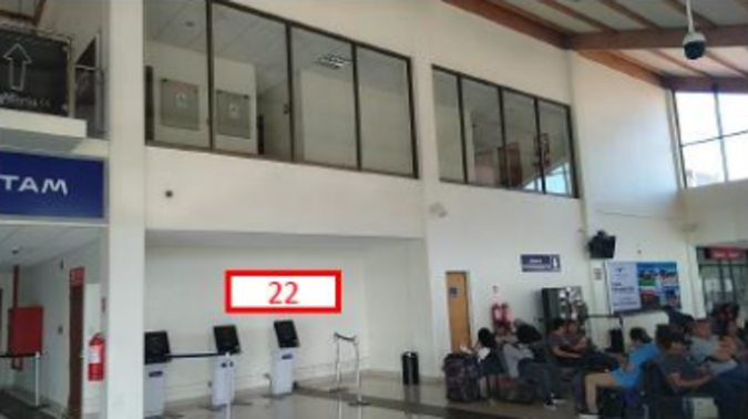 Foto de Adhesivos o Material a fin / Hall de llegadas - Aeropuerto La Serena