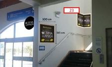 Adhesivo o material a fin / Sector Escalera, Hall de llegadas  - Aeropuerto La Serena
