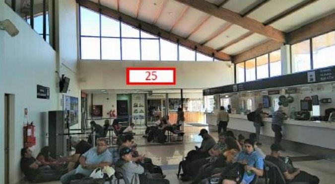 Foto de Backlight en Hall llegadas / Muro Puente - Aeropuerto La Serena