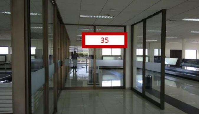 Foto de Ventanal panel interior divisorio, Salas de llegada 1 y 2 (Ambas caras) - Aeropuerto La Serena