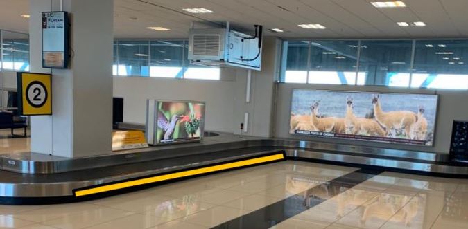 Foto de Adhesivo sobre cinta llegada Internacional - Aeropuerto Calama
