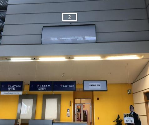Foto de Caja de luz, Sector counters de atención al cliente - Aeropuerto Punta Arenas