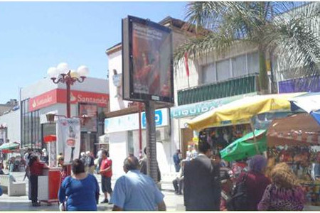 Foto de 21 de Mayo entre Arturo Prat y Cristobal Colón frente a Scotiabank