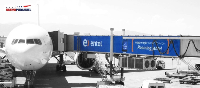 Foto de Exterior Manga Embarque / Llegada - Aeropuerto Santiago