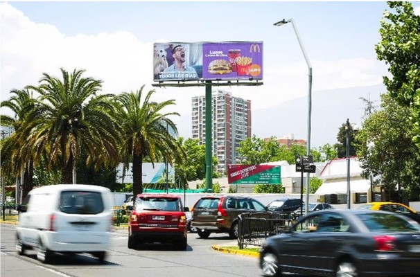 Foto de PRISMA ESPECTACULAR Caletera Kennedy y Gilberto Fuenzalida frente mall Alto Las Condes
